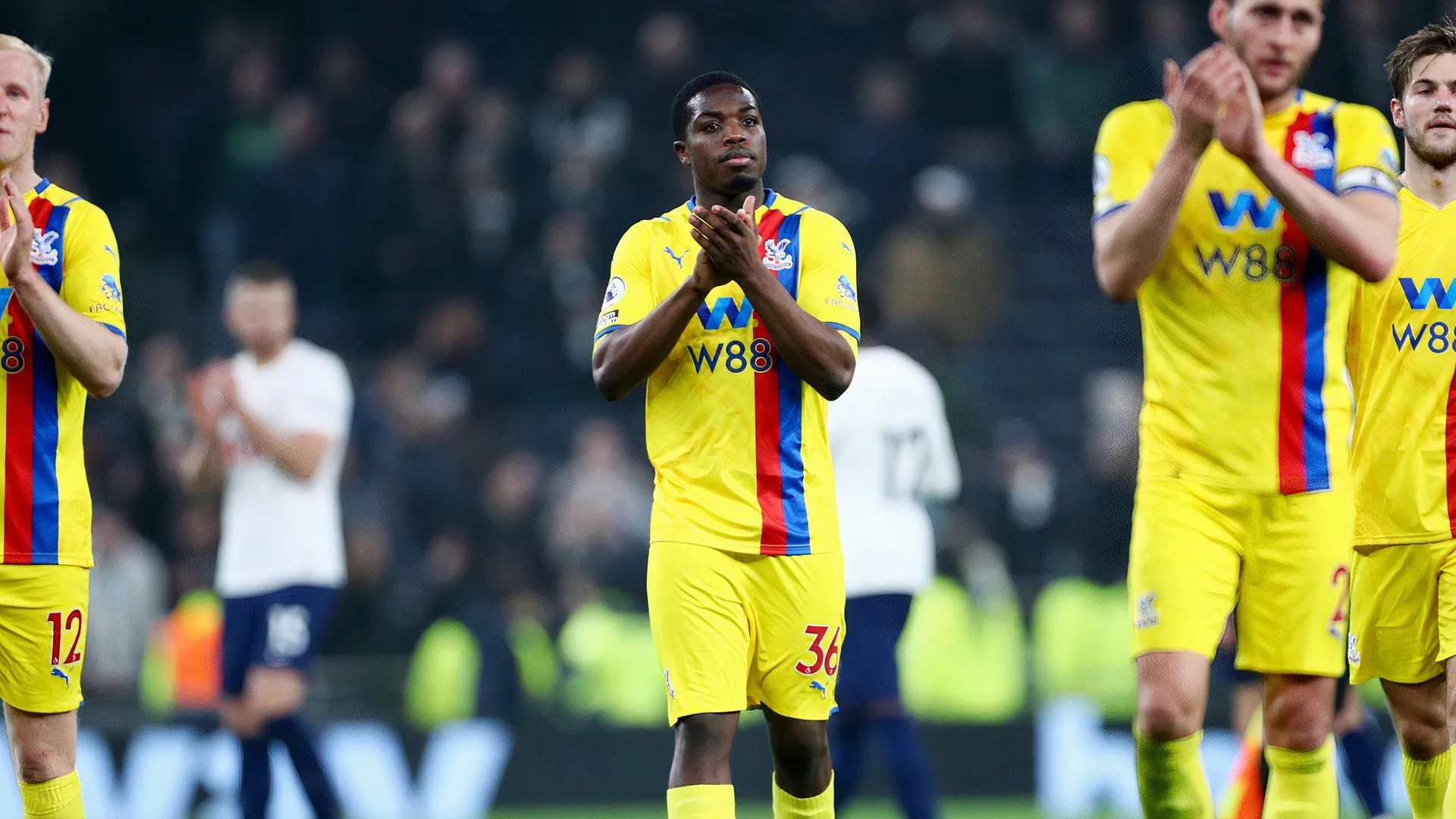 Nathan Ferguson trong màu áo Crystal Palace thi đấu tại Premier League trước khi gặp chấn thương nặng.