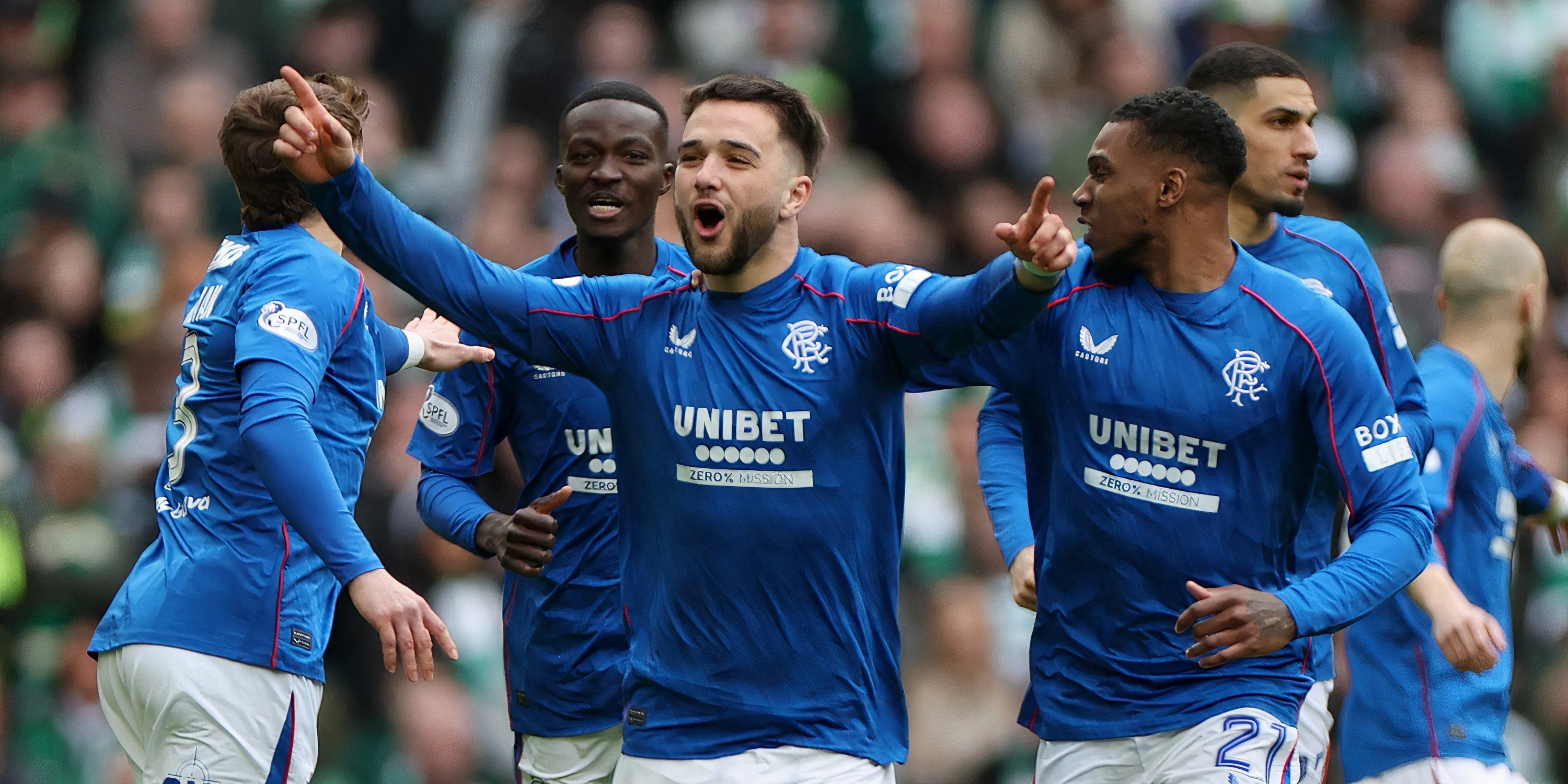 Nicolas Raskin trong màu áo Rangers đối đầu với Celtic