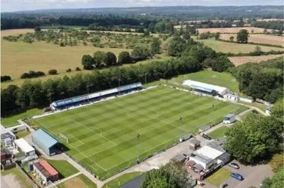 Sân Longmead nhìn từ trên cao, kiến trúc tổng thể của Longmead Stadium
