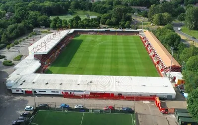 Sân vận động Broadfield Crawley Town nhìn từ trên cao