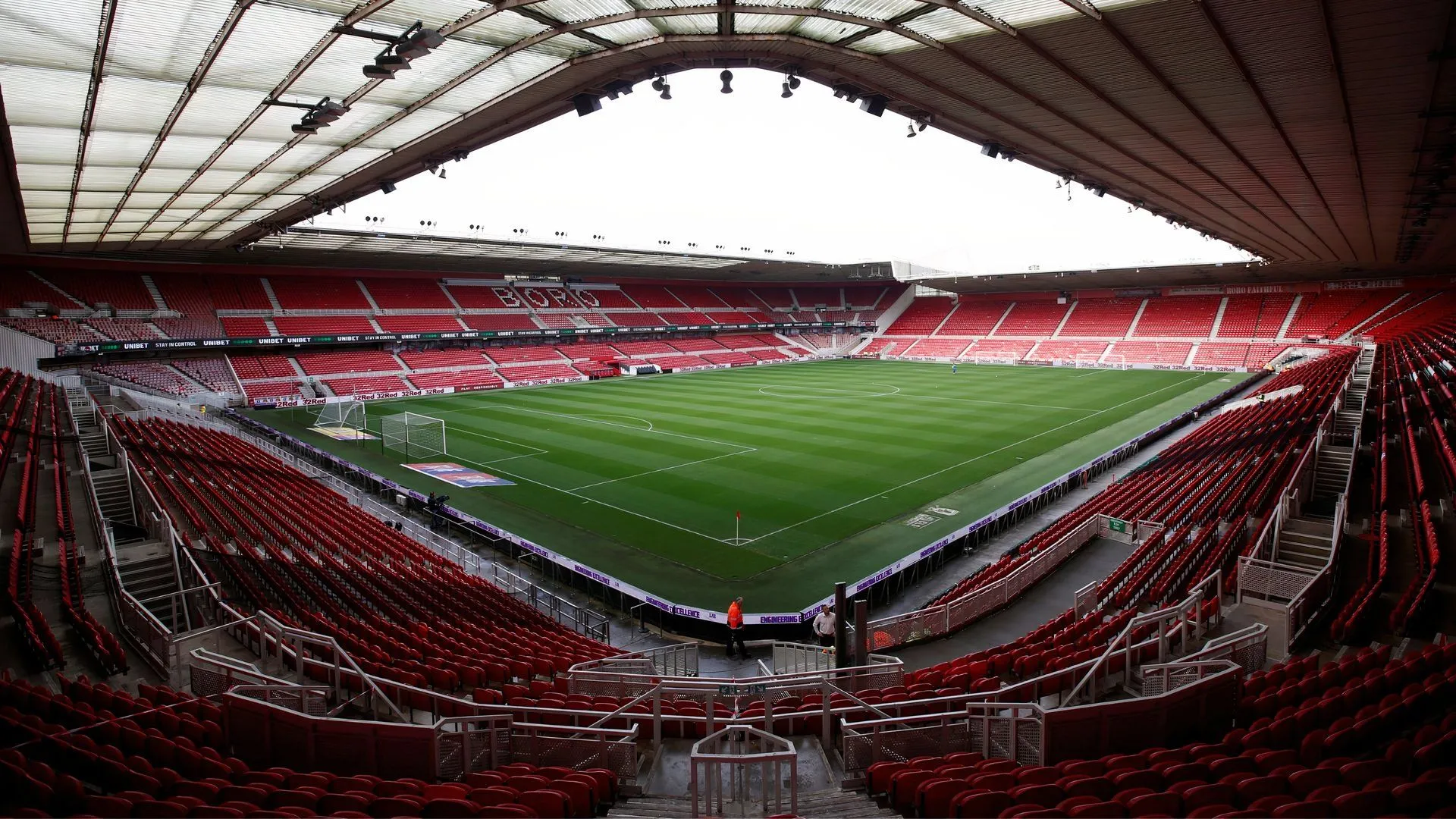 Sân vận động Riverside, sân nhà của Middlesbrough, nơi Rav van den Berg và Harley Hunt đang thi đấu.