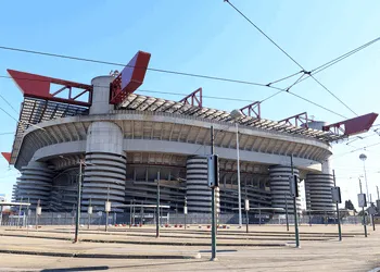 Sân vận động San Siro nhìn từ trên cao, kiến trúc độc đáo của thánh địa bóng đá Milan