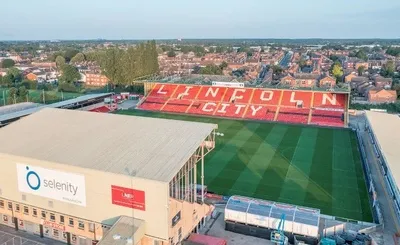 Sân vận động Sincil Bank của Lincoln City nhìn từ trên cao