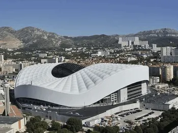 Sân vận động Vélodrome của Olympique Marseille nhìn từ trên cao, biểu tượng của bóng đá Pháp.