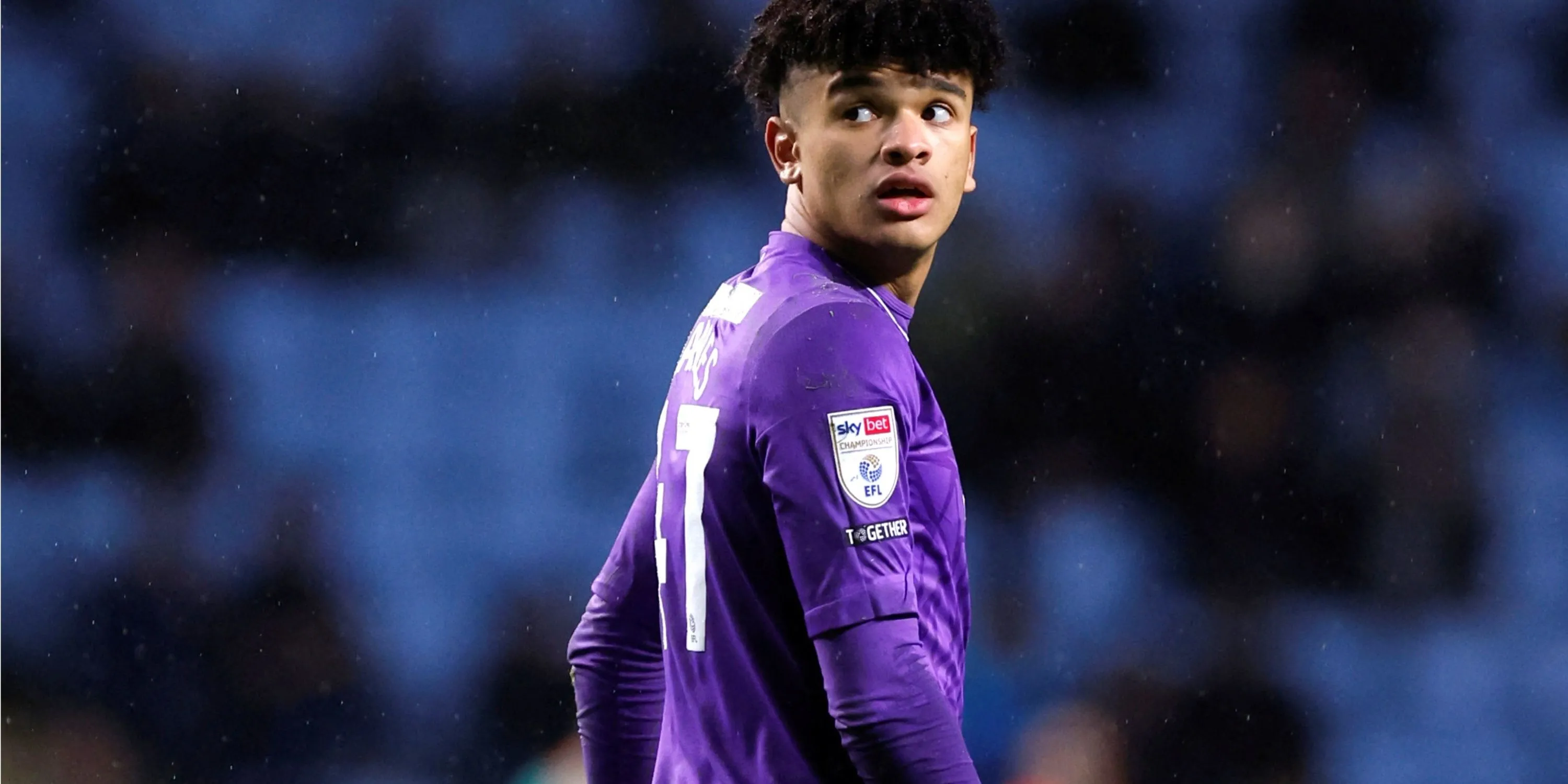 Thủ môn Pierce Charles trong màu áo Sheffield Wednesday