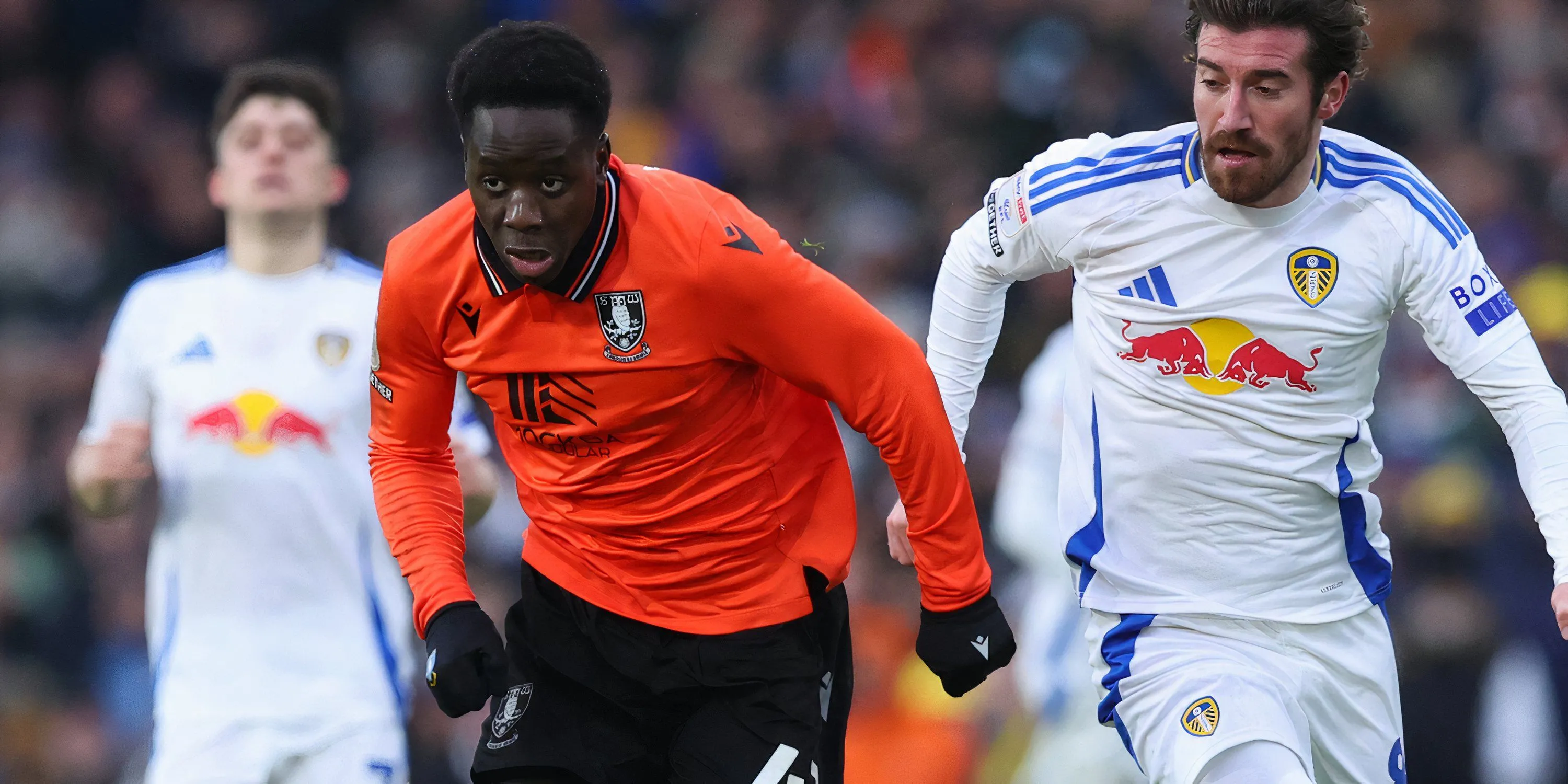 Tiền đạo Djeidi Gassama trong màu áo Sheffield Wednesday đối đầu Rangers