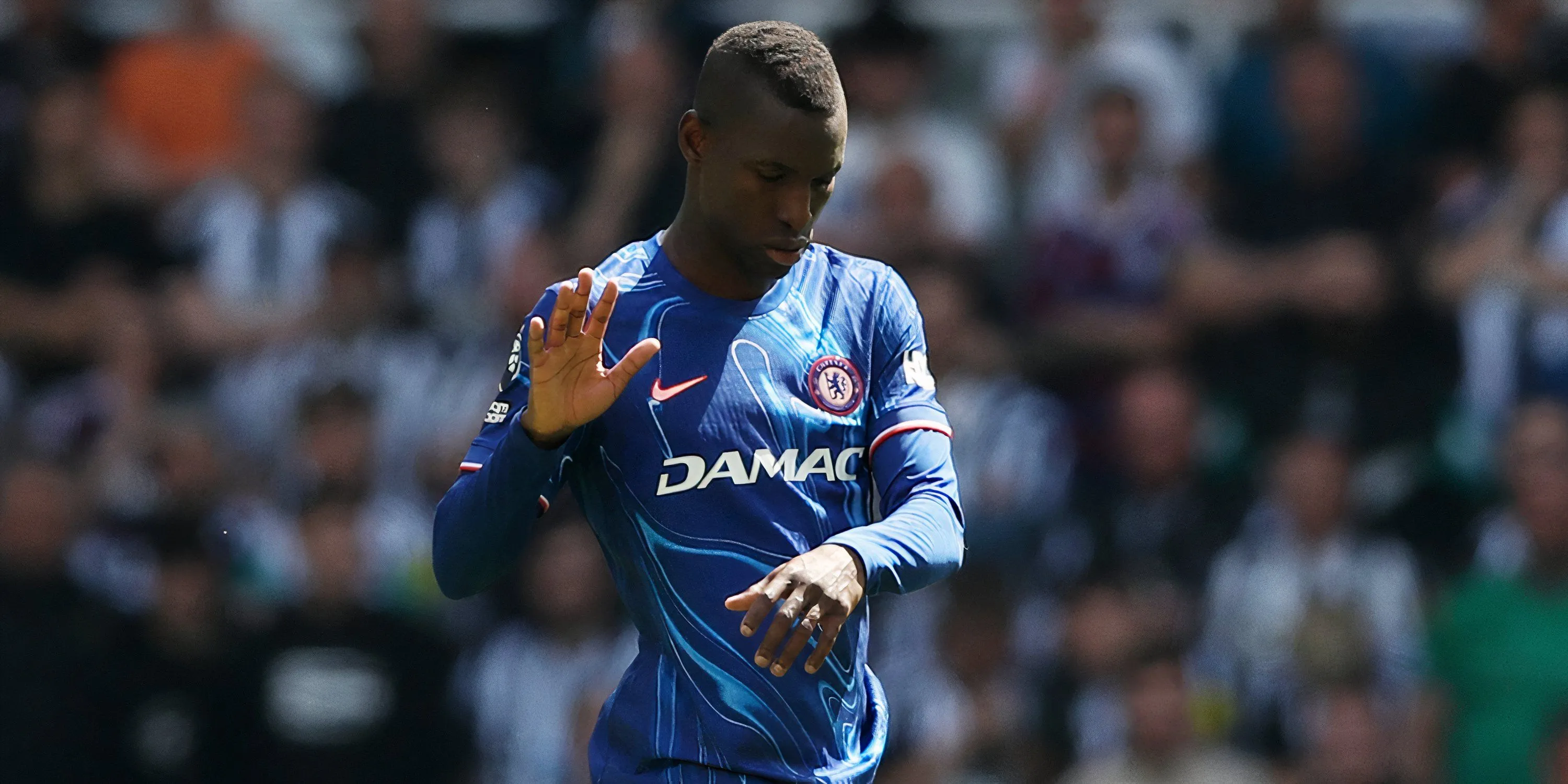 Tiền đạo Nicolas Jackson của Chelsea được liên hệ chuyển đến Manchester United