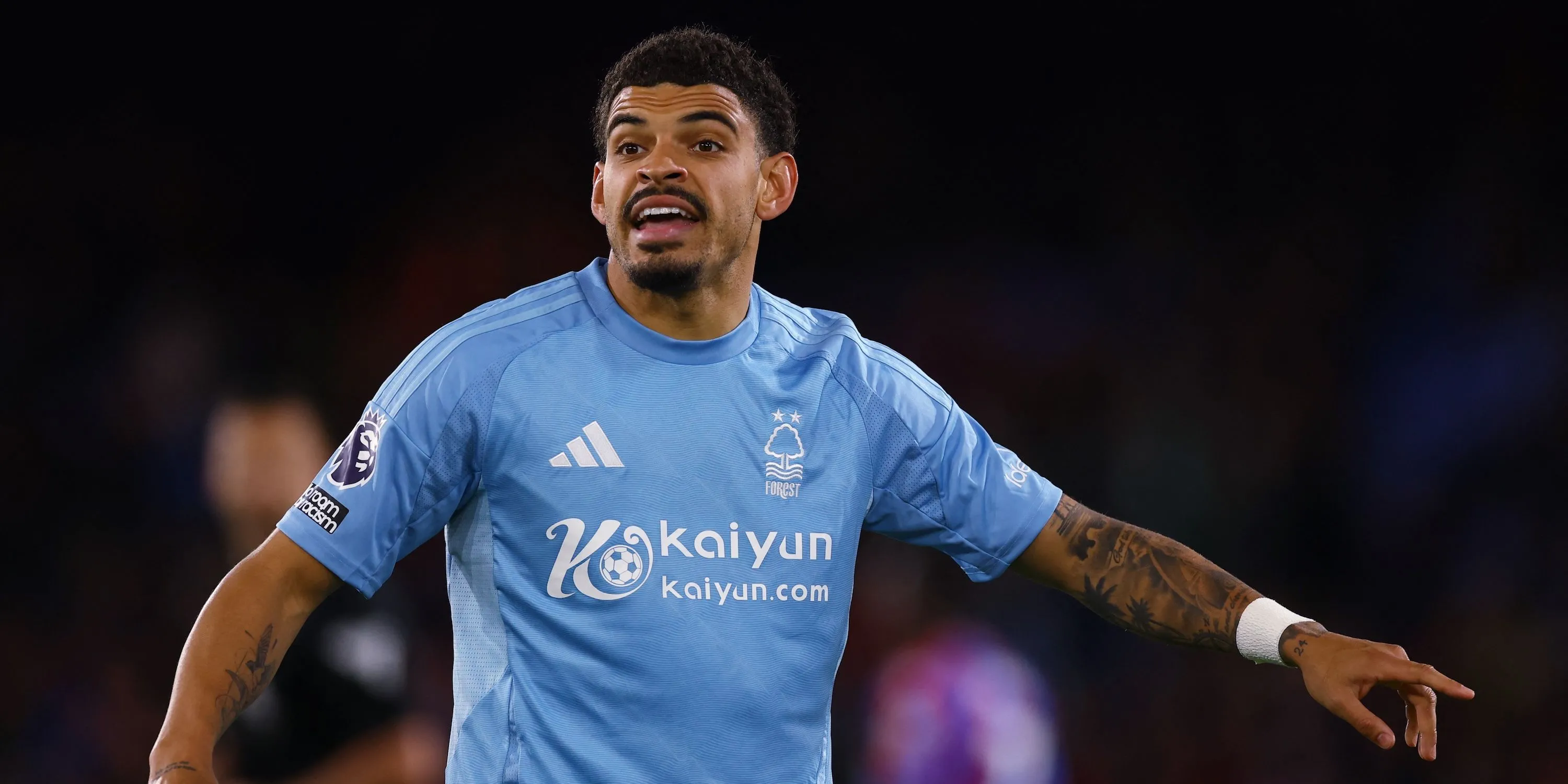 Tiền vệ Morgan Gibbs-White của Nottingham Forest trên sân