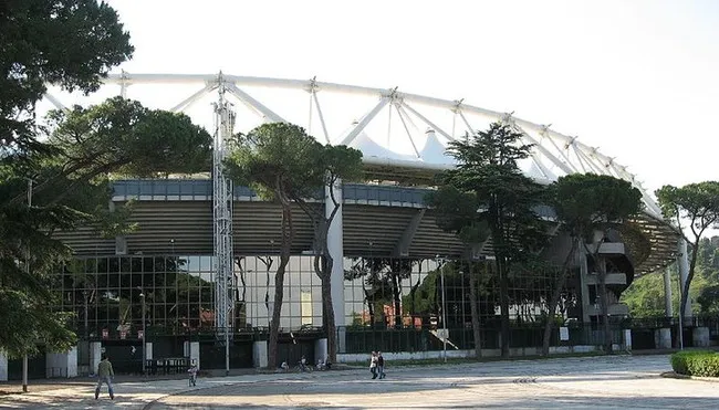 Toàn cảnh bên ngoài sân vận động Stadio Olimpico, biểu tượng bóng đá Rome