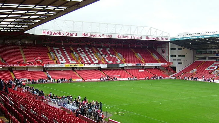 Toàn cảnh các khán đài sân Bramall Lane