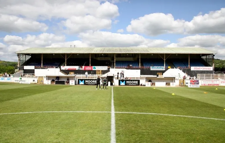 Toàn cảnh Grandstand của sân vận động Twerton Park