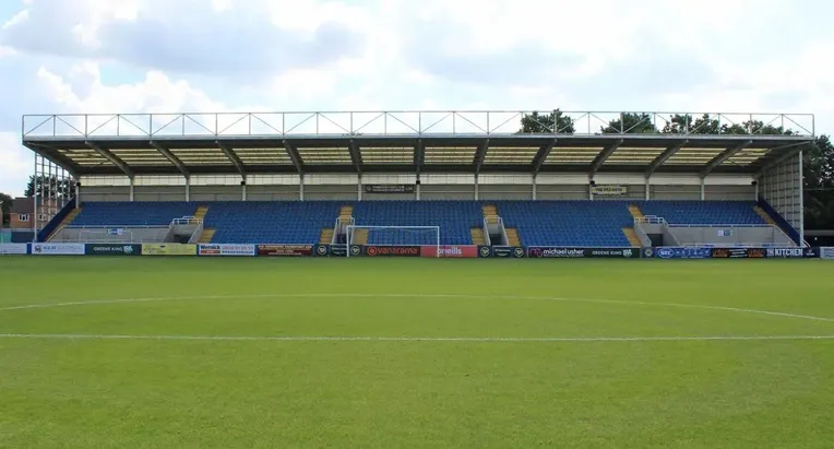 Toàn cảnh khán đài chính Main Stand tại sân Cherrywood Road
