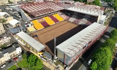 Toàn cảnh sân Valley Parade nhìn từ trên cao, biểu tượng lịch sử của Bradford City