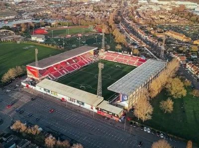Toàn cảnh sân vận động County Ground từ trên cao, sân nhà lịch sử của Swindon Town FC