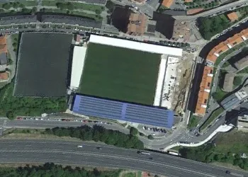 Toàn cảnh sân vận động Ipurua Municipal của SD Eibar, sân đấu từng là nhỏ nhất La Liga