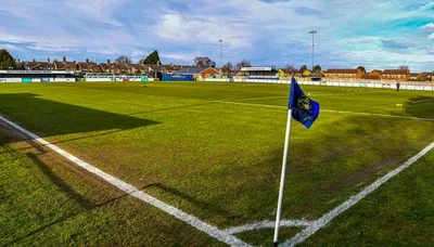 Toàn cảnh sân vận động Lincoln Road, sân nhà của Peterborough Sports FC