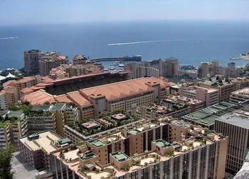 Toàn cảnh sân vận động Stade Louis II tại Monaco nhìn từ trên cao