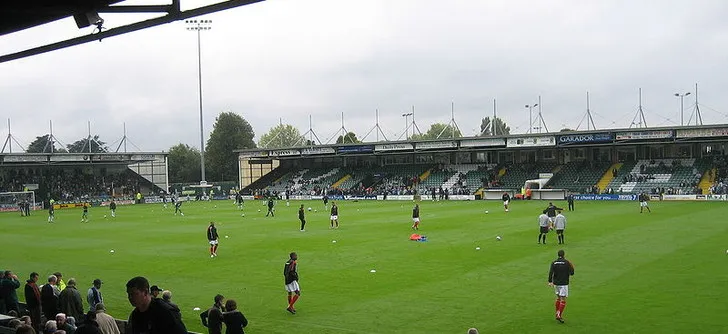 Trận đấu giữa Yeovil Town và Nottingham Forest tại Huish Park