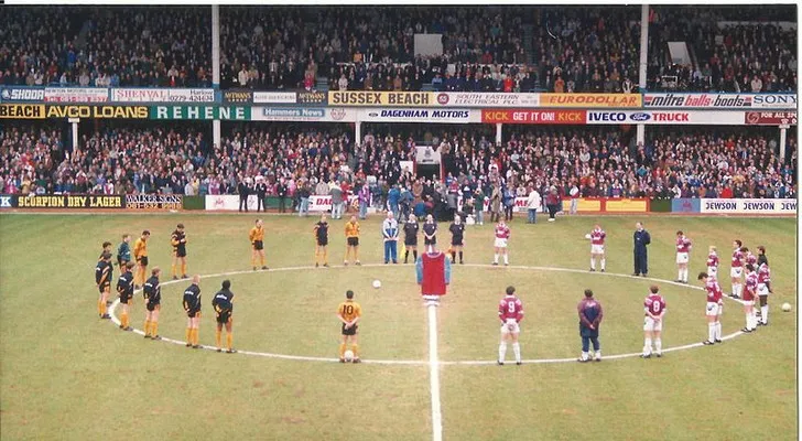 Trận đấu kinh điển giữa West Ham và Wolves năm 1993 tại sân Boleyn Ground