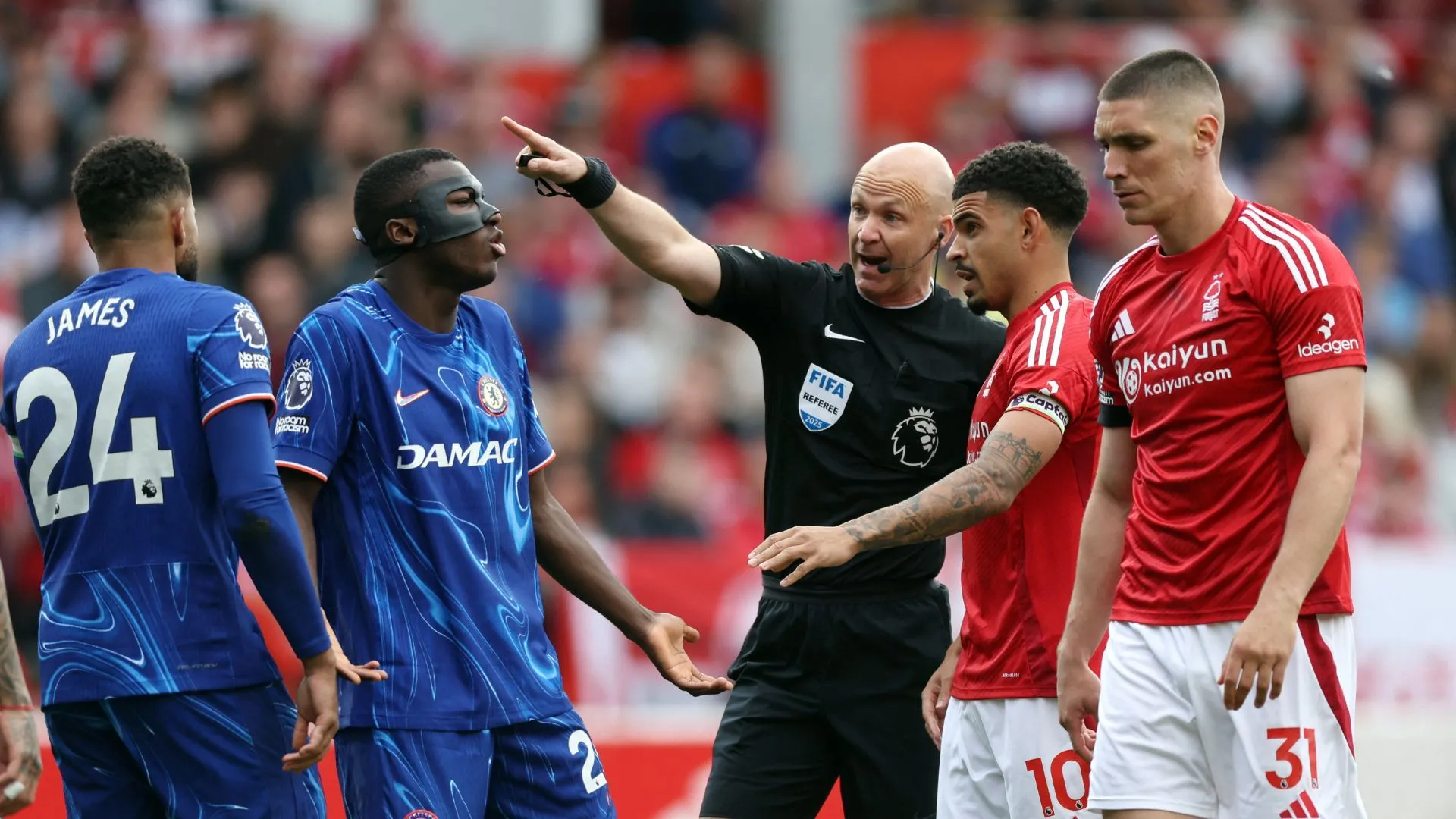 Trọng tài Premier League Anthony Taylor