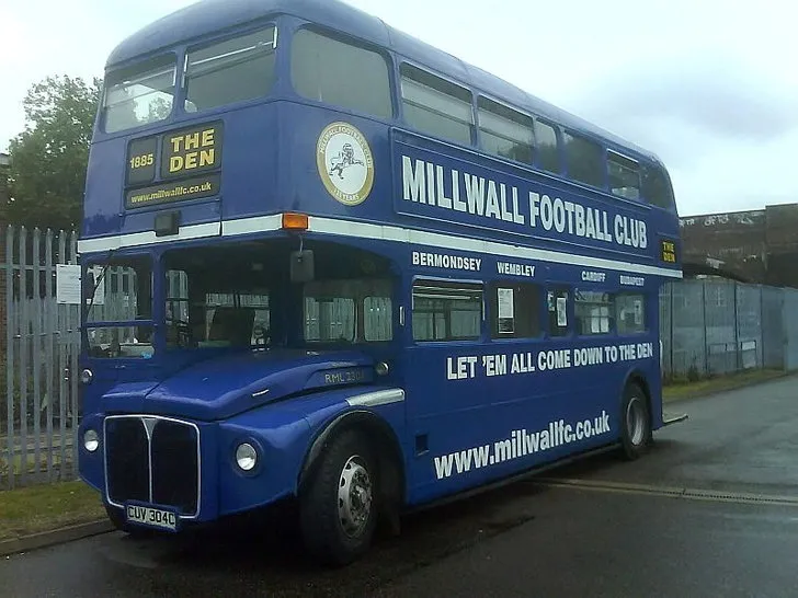 Xe buýt Routemaster của Millwall FC