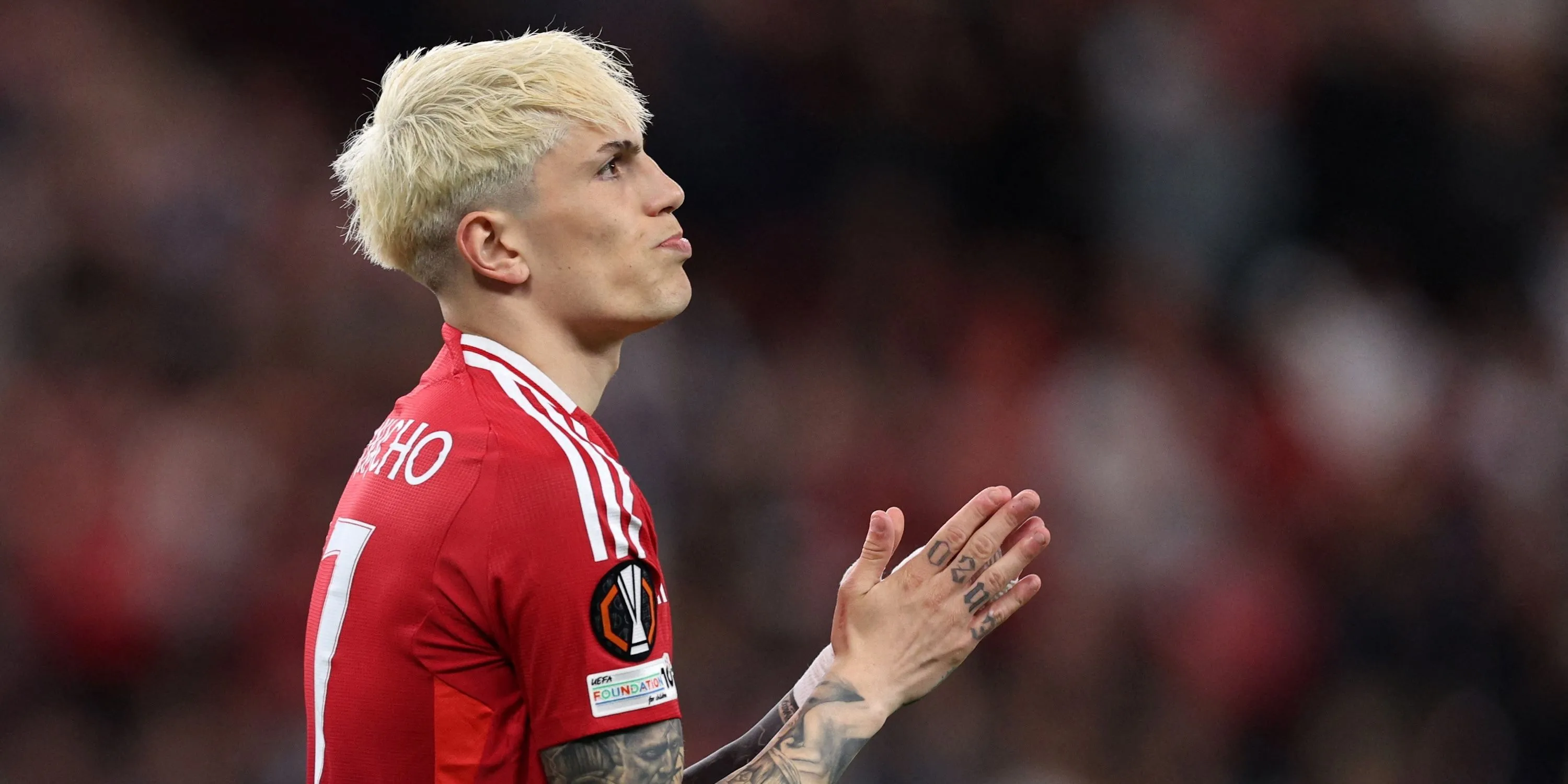 Alejandro Garnacho của Manchester United đang biểu lộ cảm xúc trên sân