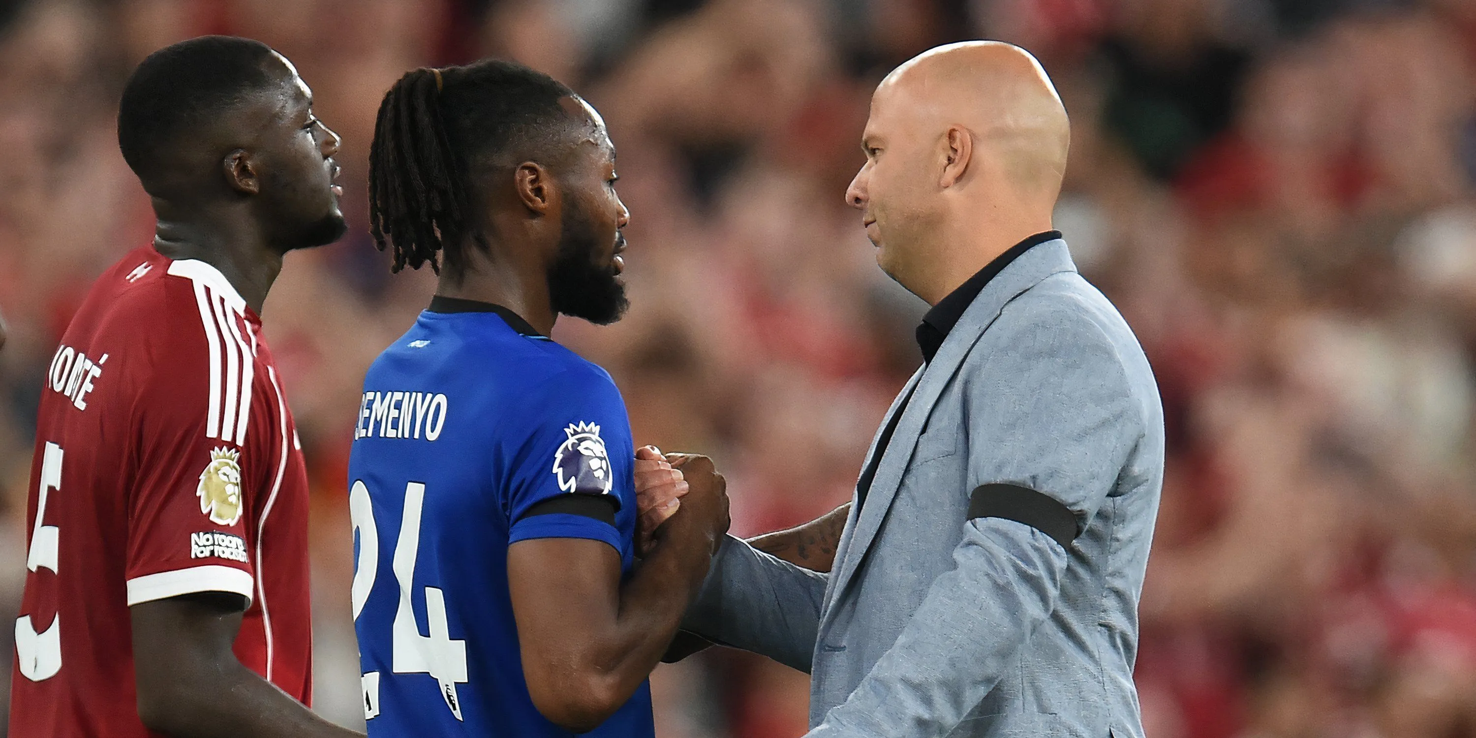 Antoine Semenyo đối đầu Ibrahima Konate trong trận Liverpool vs Bournemouth, minh họa màn trình diễn chật vật của hậu vệ Liverpool.