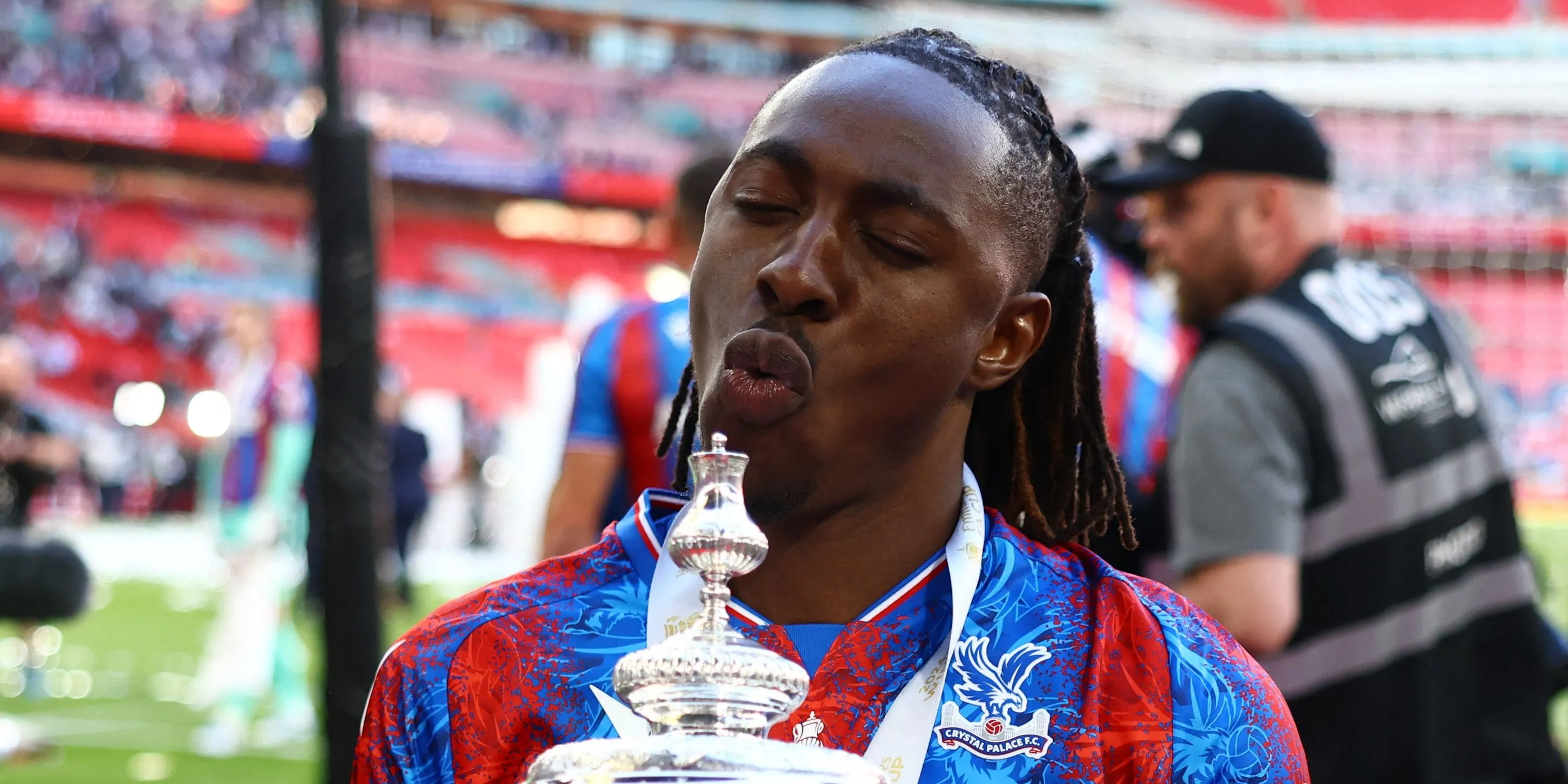 Eberechi Eze của Crystal Palace ăn mừng bàn thắng, cho thấy kinh nghiệm thi đấu đỉnh cao tại Premier League.