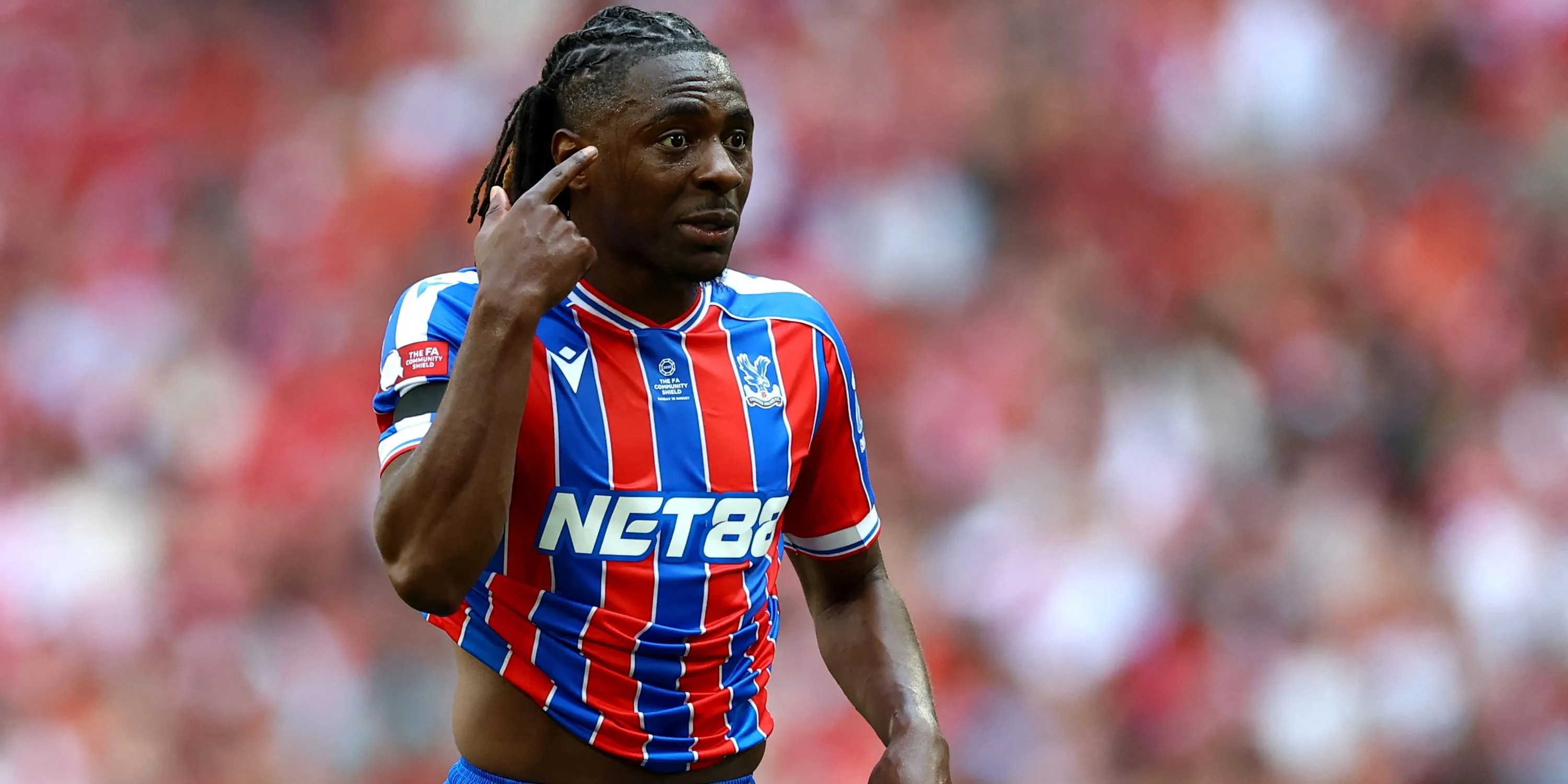 Eberechi Eze thi đấu cho Crystal Palace tại Premier League