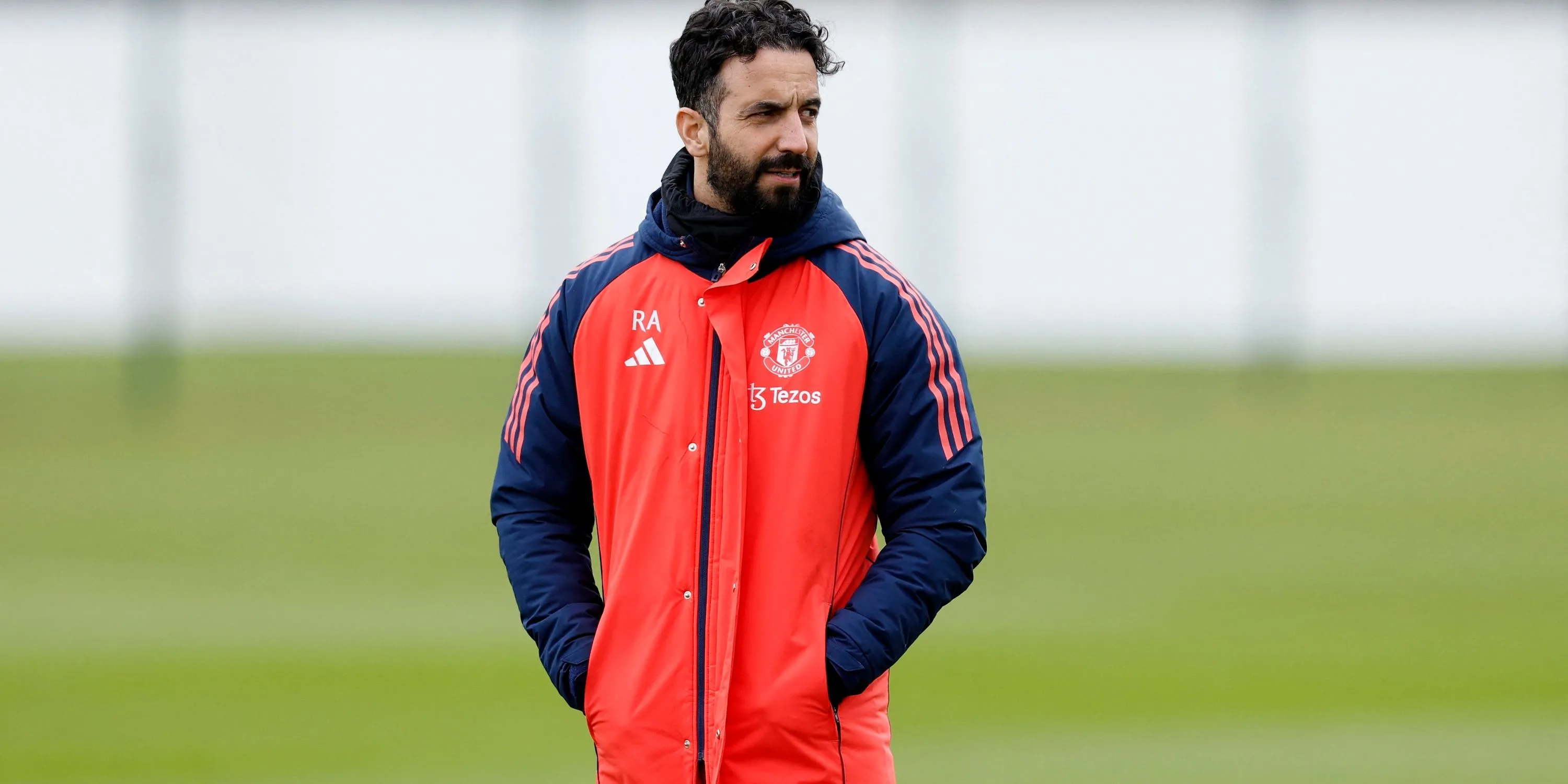 Huấn luyện viên Manchester United Ruben Amorim trên sân tập