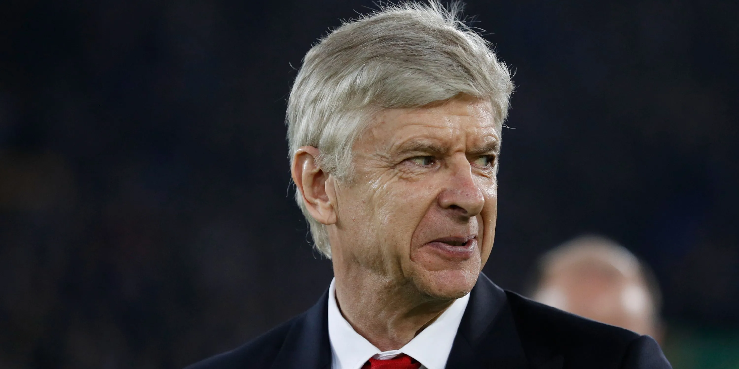 Arsene Wenger trên băng ghế huấn luyện của Arsenal