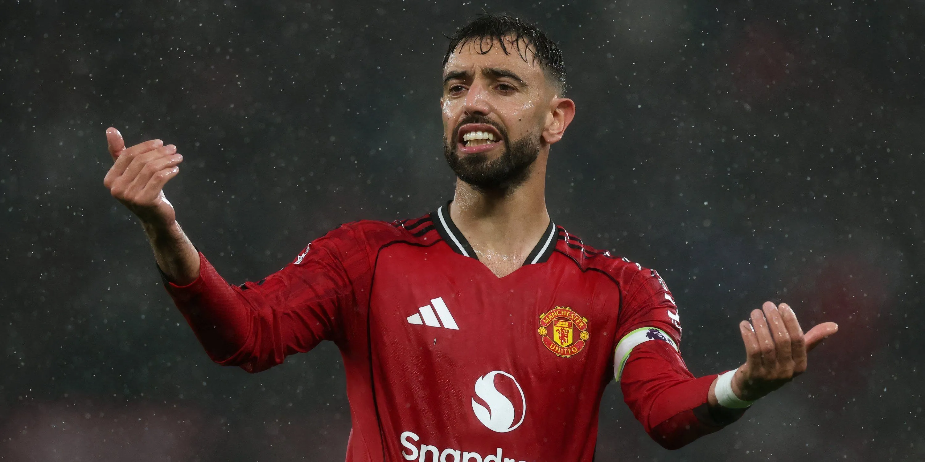 Bruno Fernandes ăn mừng bàn thắng cho Man United