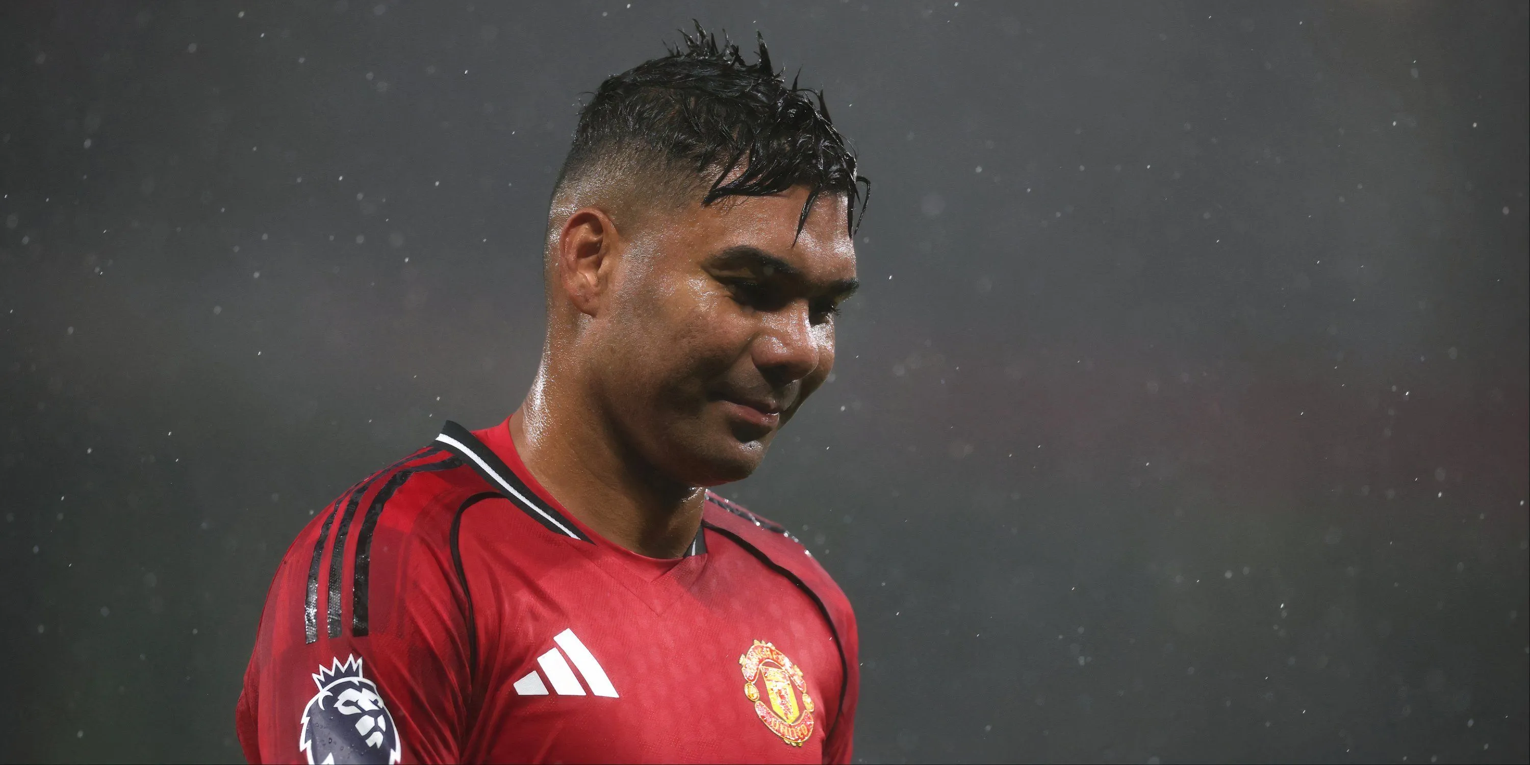 Casemiro nhận thẻ đỏ trong trận Man United đấu Chelsea