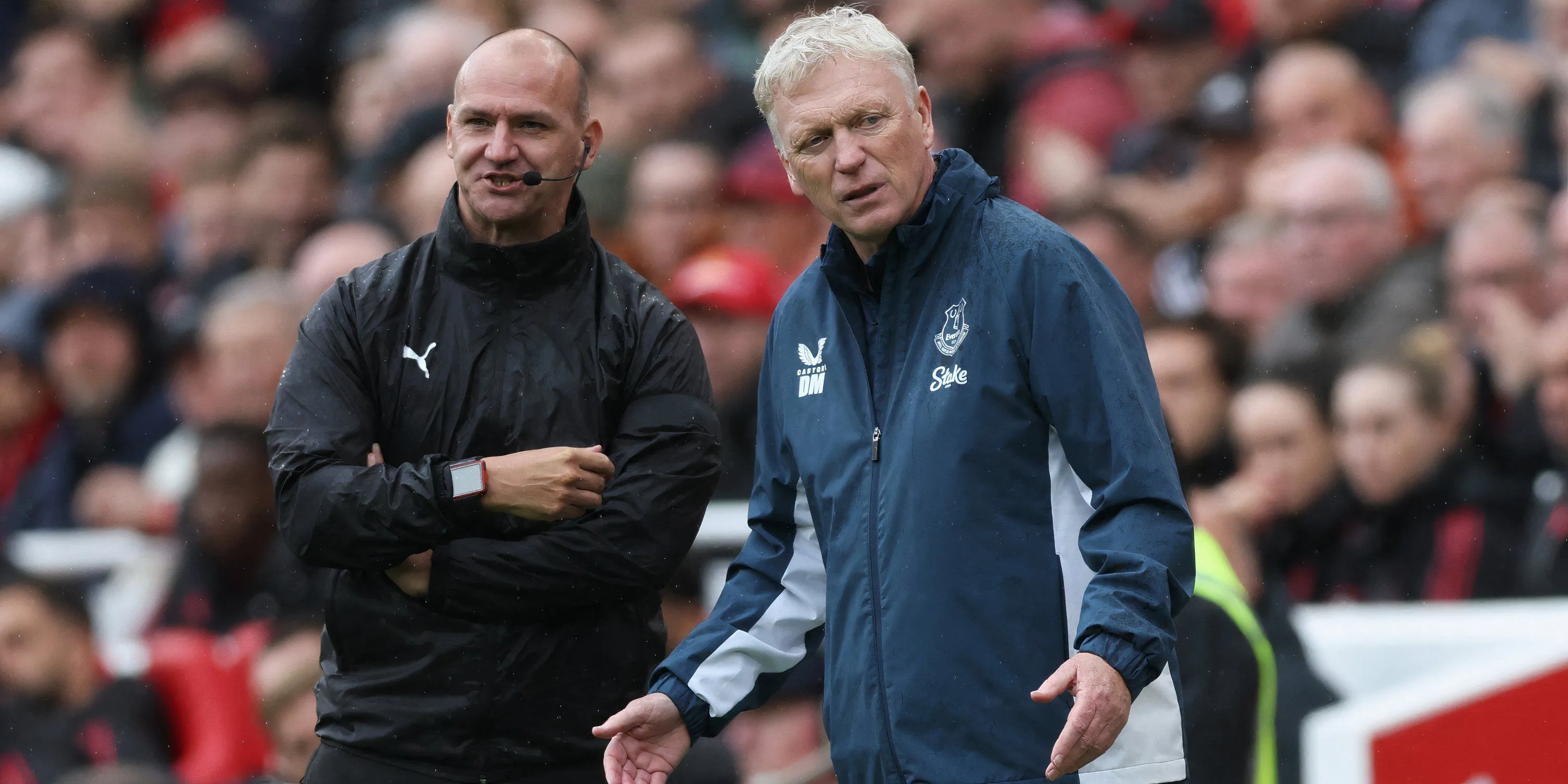 Huấn luyện viên David Moyes chỉ đạo các cầu thủ Everton trên sân, với hy vọng đưa đội bóng đến thành công ở Ngoại hạng Anh mùa giải 2024/25.