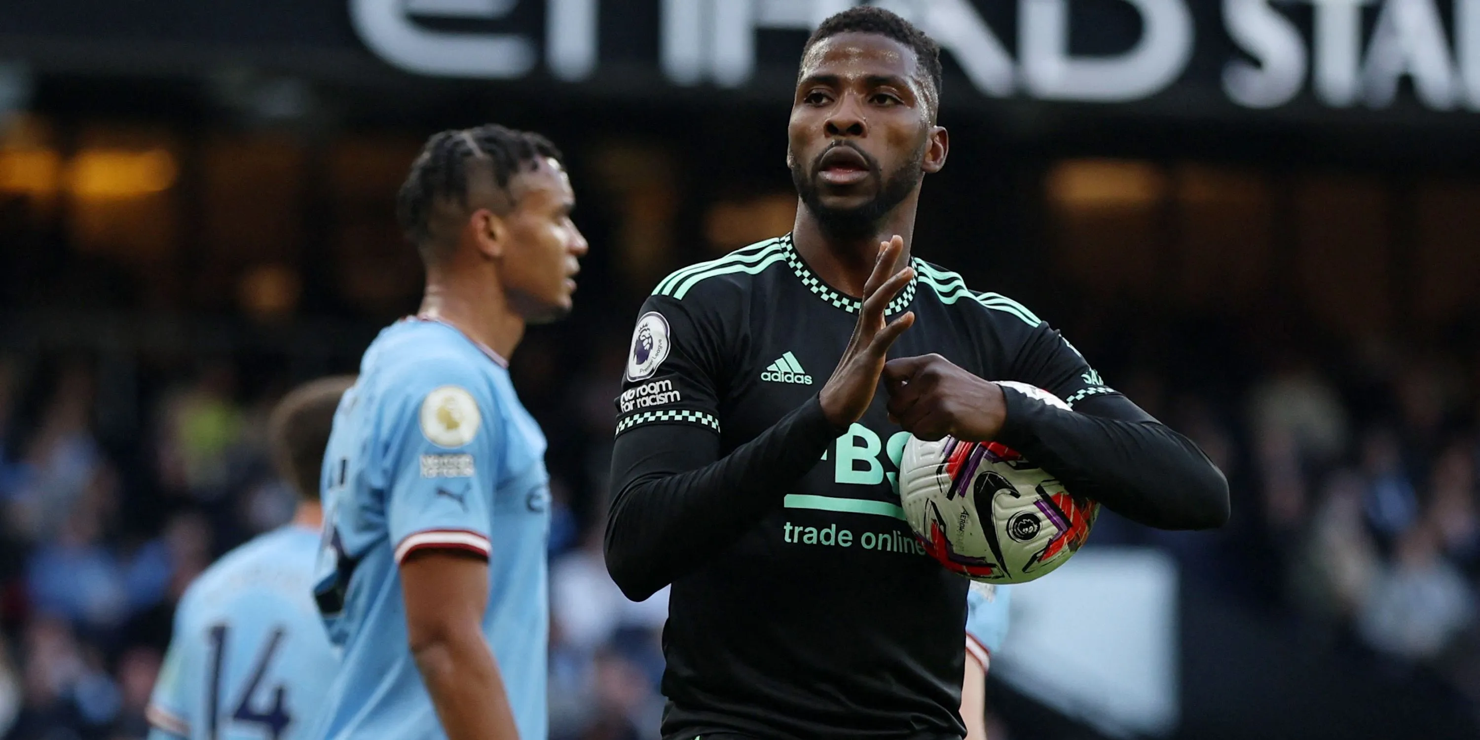 Kelechi Iheanacho ăn mừng bàn thắng cho Leicester City tại Premier League