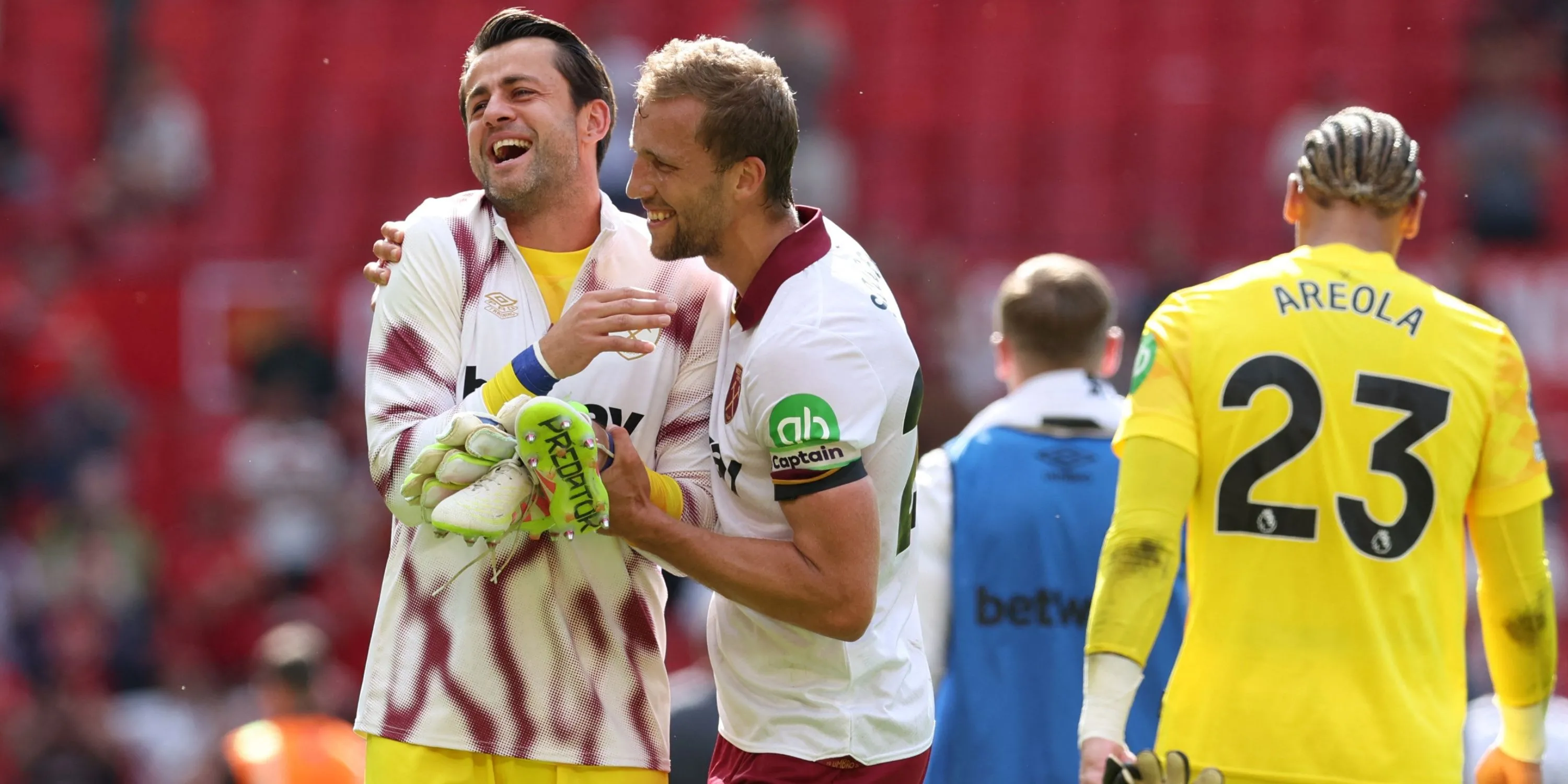Lukasz Fabianski trở lại West Ham sau khi hết hạn chuyển nhượng, củng cố vị trí thủ môn cho The Hammers