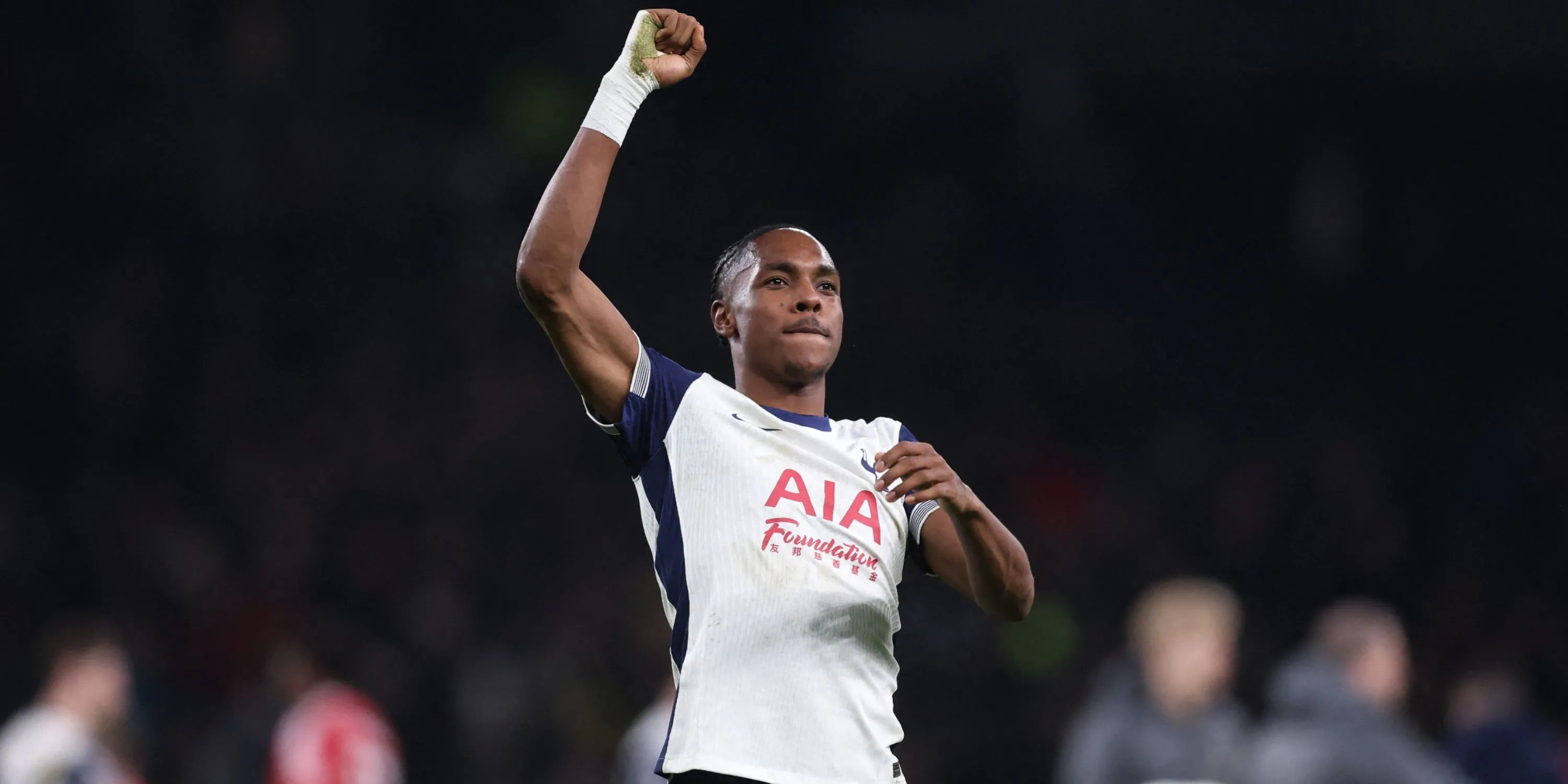 Tiền đạo trẻ Mathys Tel trong màu áo Tottenham thi đấu tại Premier League