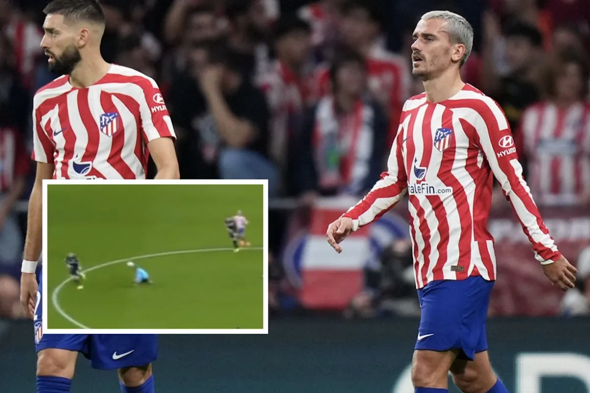 Antoine Griezmann khiến trận đấu tạm dừng và được tái khởi động bằng drop ball ở trận Atletico vs Leverkusen 2022/23.