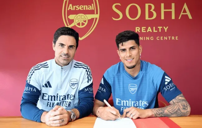 Arsenal chiêu mộ Hincapie theo cách giảm gánh nặng tài chính cho năm hiện tại