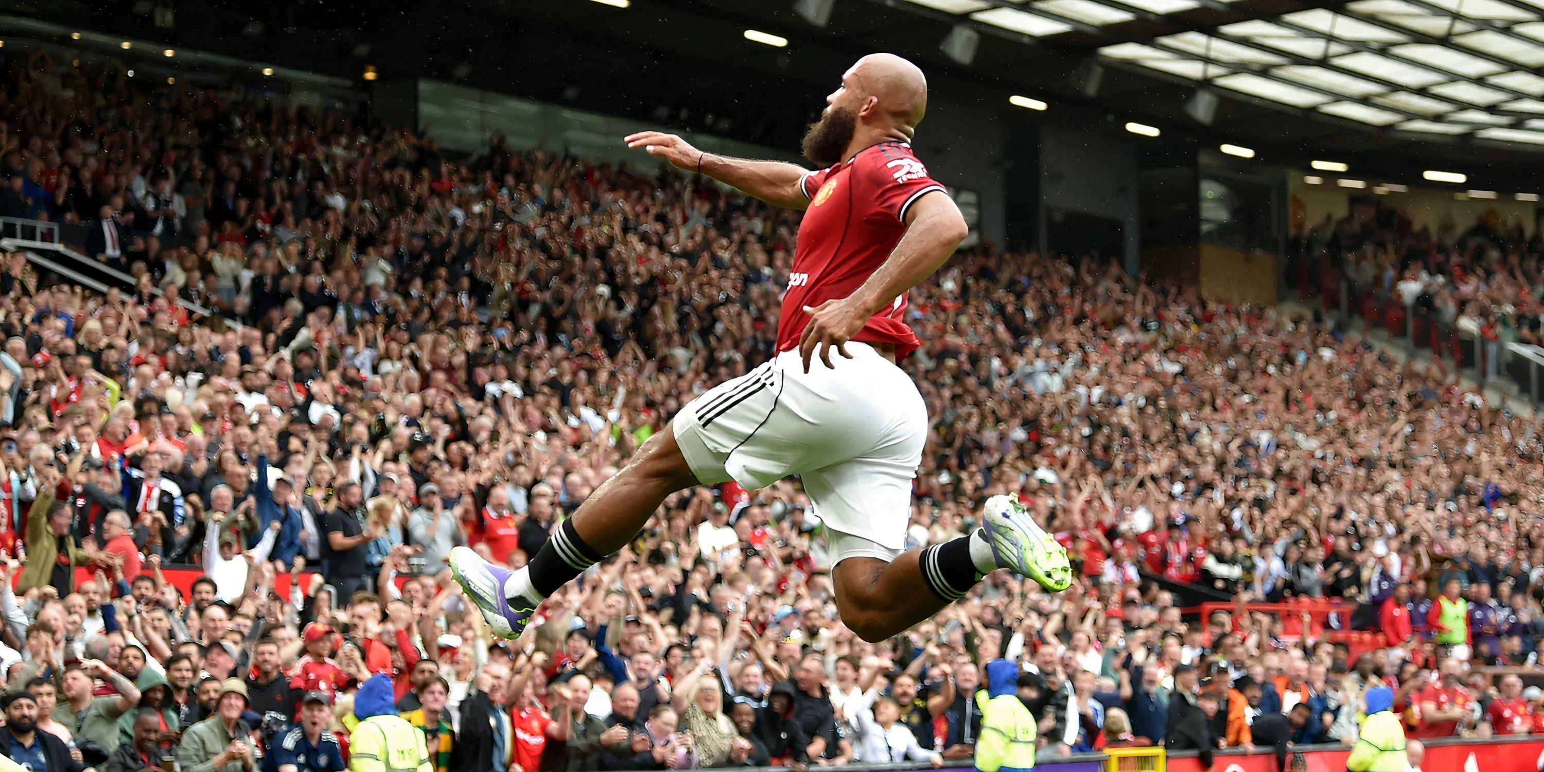 Bryan Mbeumo lập cú đúp cho Manchester United tại Old Trafford, ảnh trận đấu