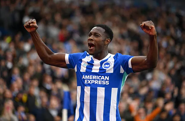 Danny Welbeck trở lại Old Trafford trong màu áo Brighton, ghi bàn và gây ấn tượng