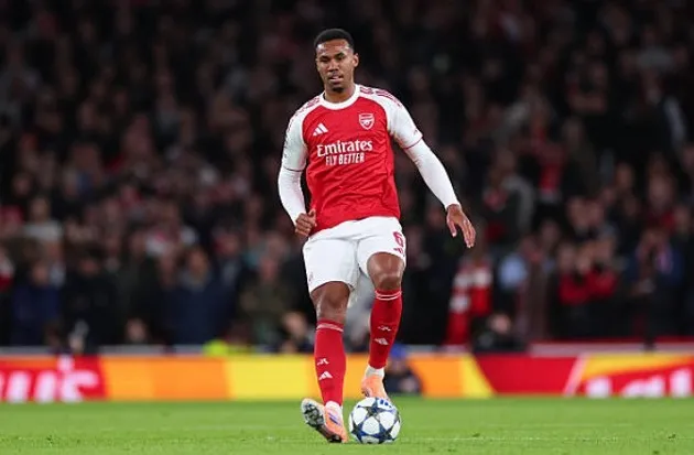 Gabriel Magalhaes rời sân vì chấn thương sau trận gặp Atletico, nguy cơ vắng mặt trận Crystal Palace