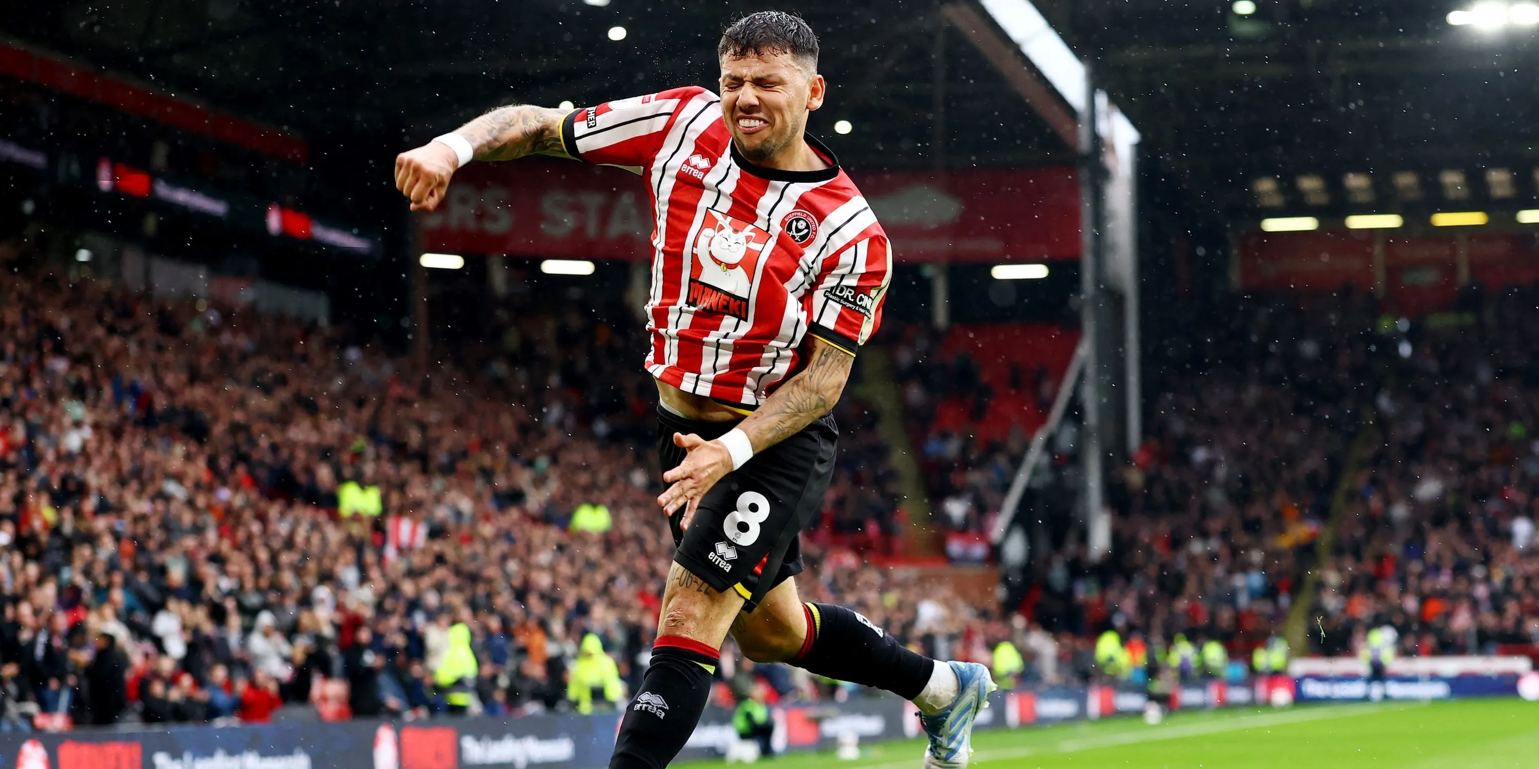 Gustavo Hamer ăn mừng bàn thắng cho Sheffield United