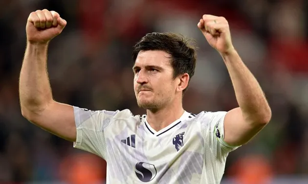 Harry Maguire trong màu áo Man Utd trên sân Anfield, trung vệ chơi tập trung