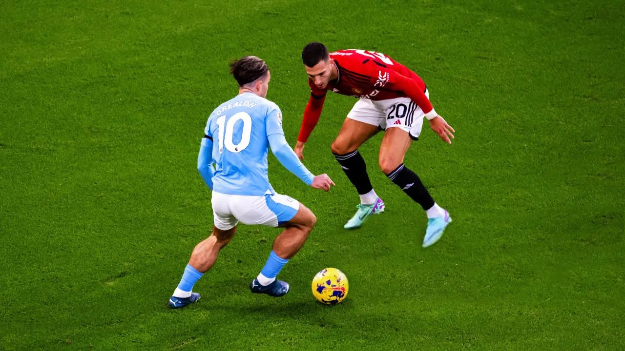 Jack Grealish minh họa khả năng điều khiển nhịp độ bằng việc dừng nhịp và tăng tốc cho đội bóng