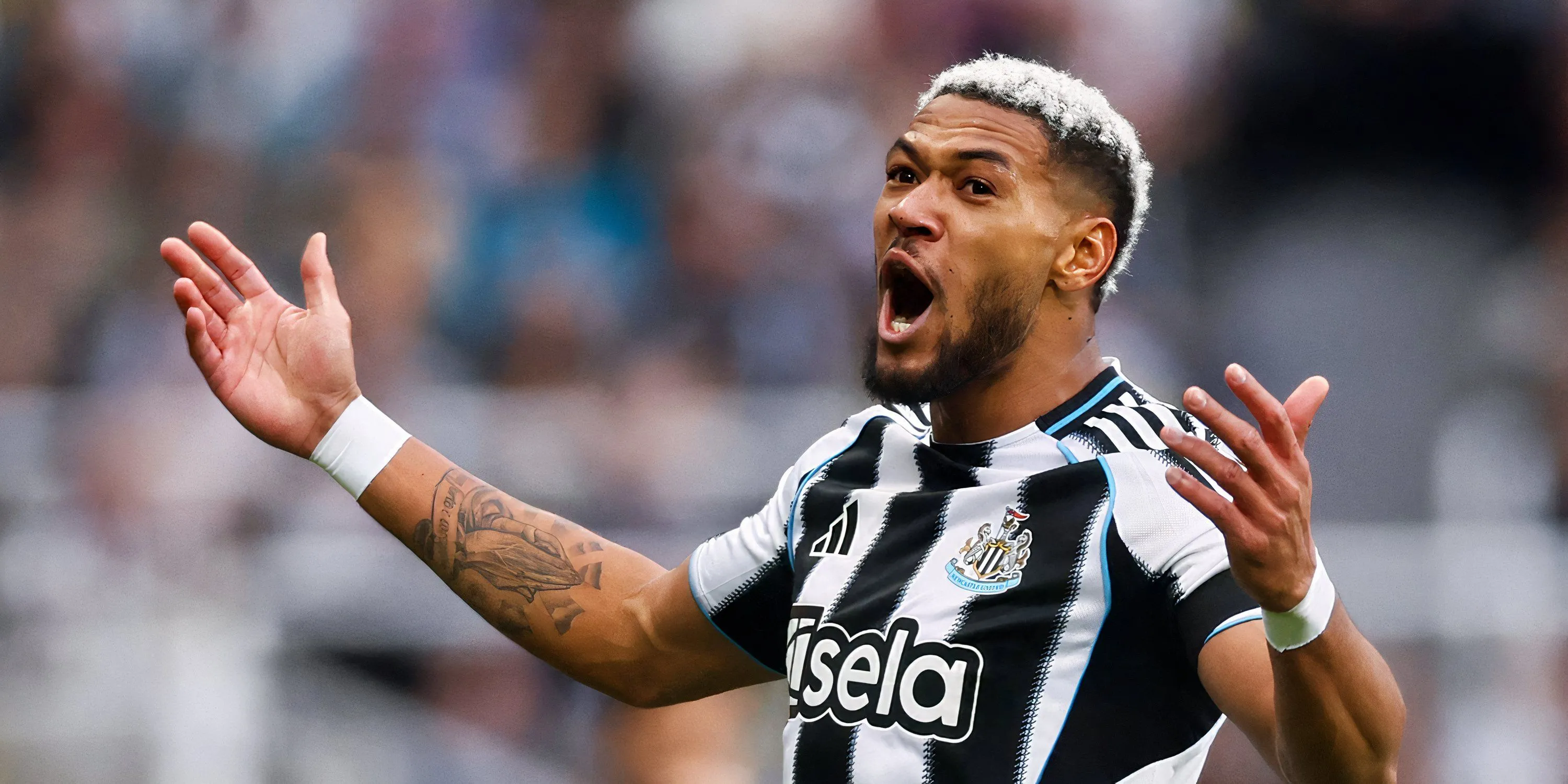 Joelinton bị đánh giá thi đấu mờ nhạt và bị thay ra sau hiệp 1