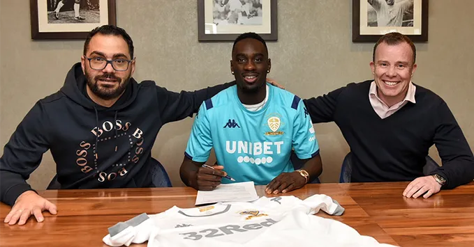 Leeds từng nếm đòn vì cách chuyển nhượng có điều khoản bắt buộc, ví dụ cảnh báo cho CLB khác