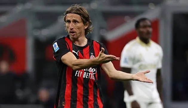 Luka Modric buồn sau trận AC Milan hòa Pisa 2-2 trên sân San Siro