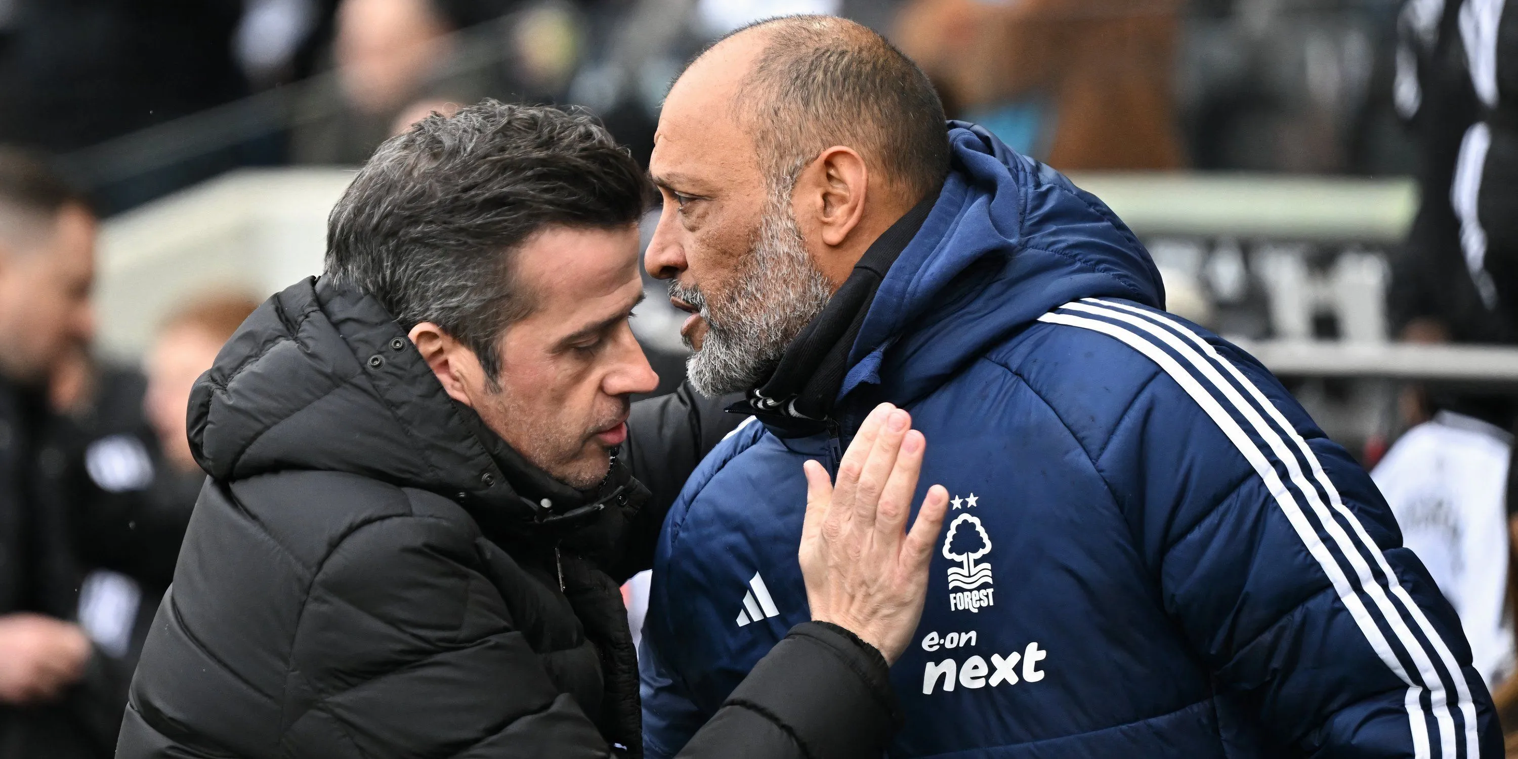 Marco Silva và Nuno Santo trò chuyện bên lề sân