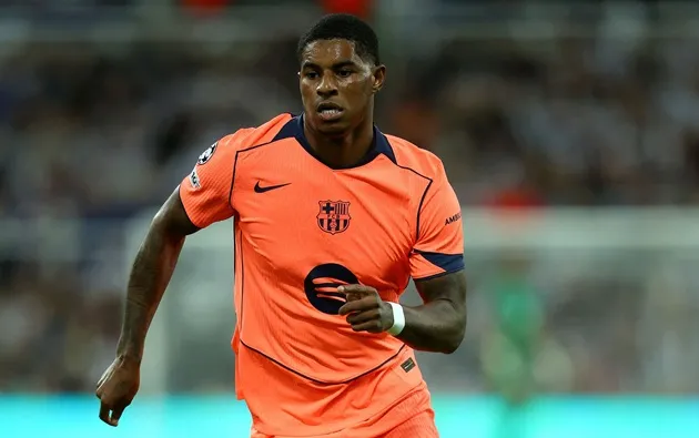 Marcus Rashford trong màu áo Barcelona chuẩn bị cho El Clasico tại sân Bernabéu.